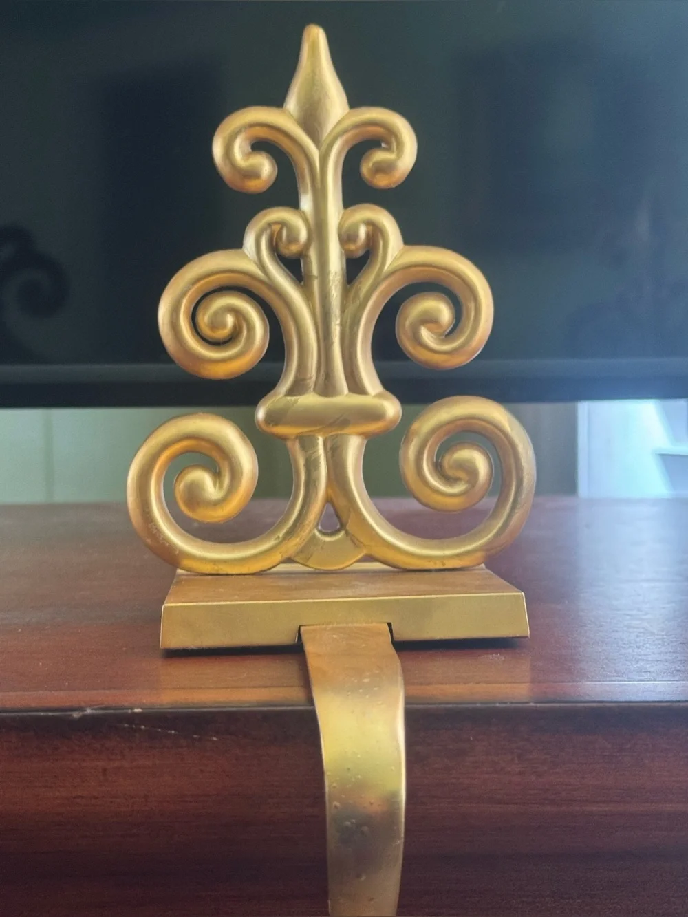 4 Beautiful Pier 1 Imports Gold Tone Stocking Hangers Ornate Feature Heavyweight